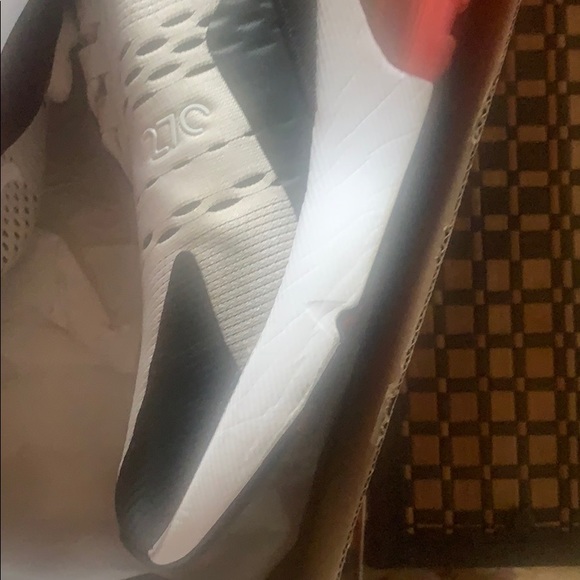 Nike AirMax 270 - Picture 3 of 6